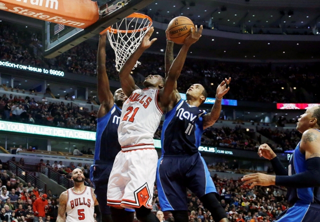 Majiteľ Dallasu tlieska NBA, že opravuje rozhodcov