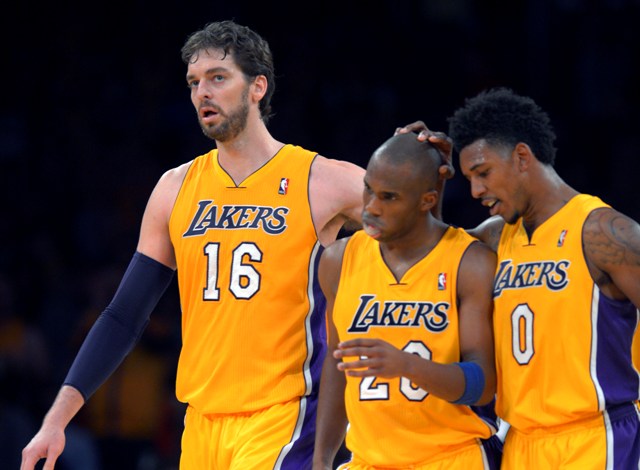Dynastia Lakers na kolenách