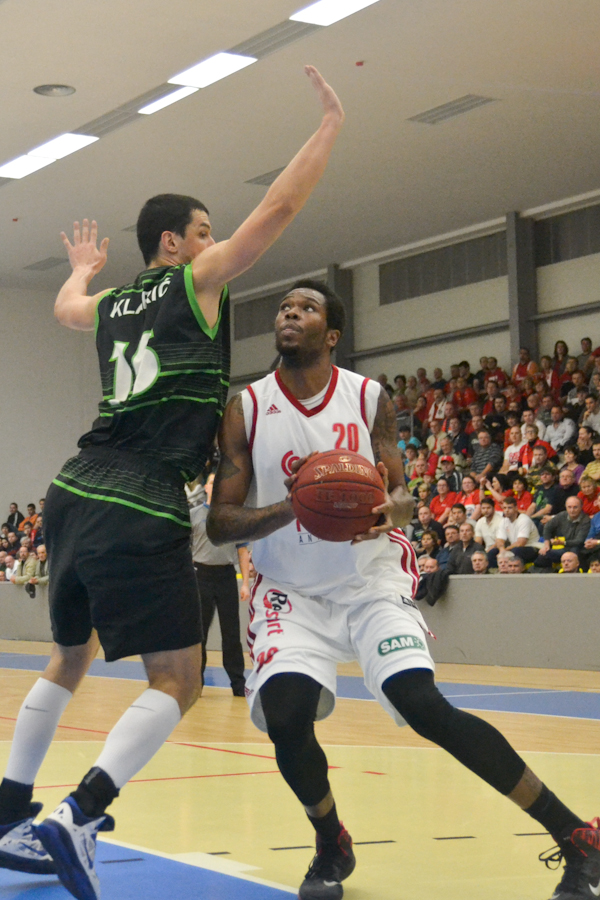 Hráčom 34. kola extraligy Kenny Hall