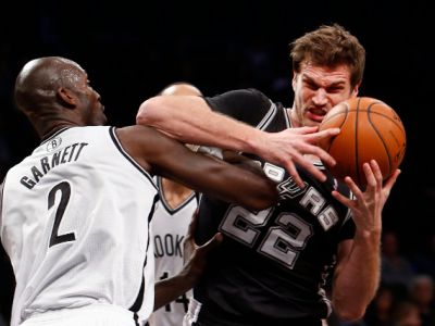 Spurs hrali bez opôr, v základe každý z inej krajiny