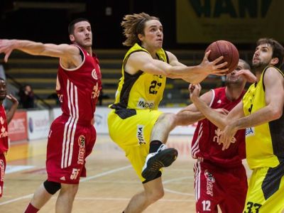 Inter na druhý pokus v Komárne uspel, favoriti nezaváhali