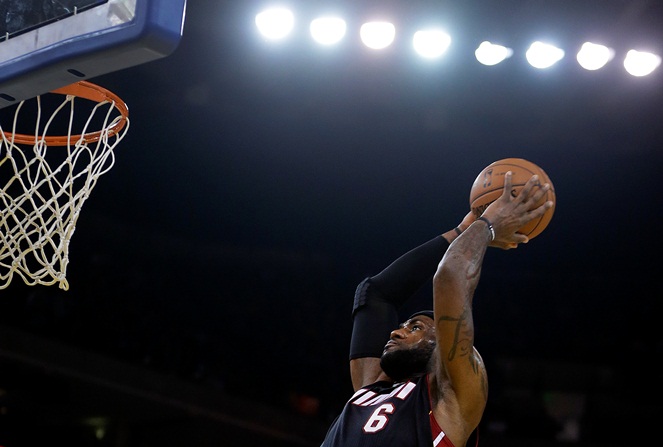 LeBron: Budem jeden zo štyroch najlepších hráčov histórie
