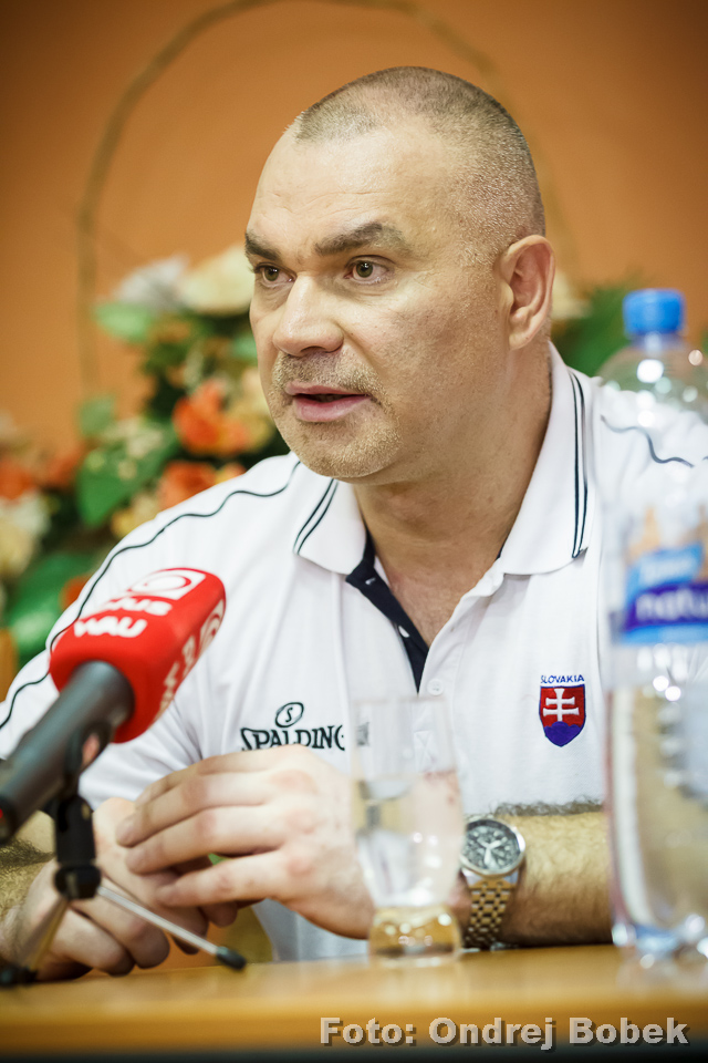 Klobúk dolu pred Levicami a Spišskou, tvrdí Grznár
