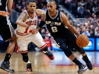 Rozohrávač Mills predĺžil so Spurs