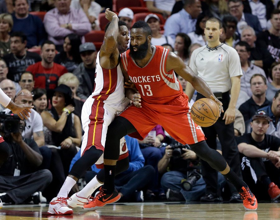 Houston stále bez prehry, v Miami vyhral 108:91 a vedie ligu