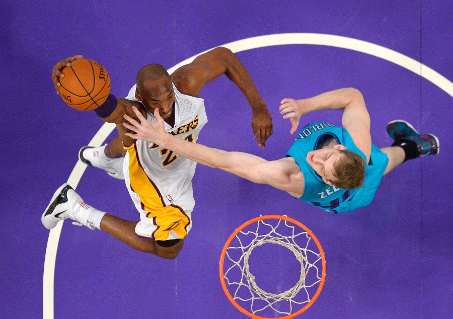 Lakers sa dočkali víťazstva, Golden State Warriors s prvou prehrou