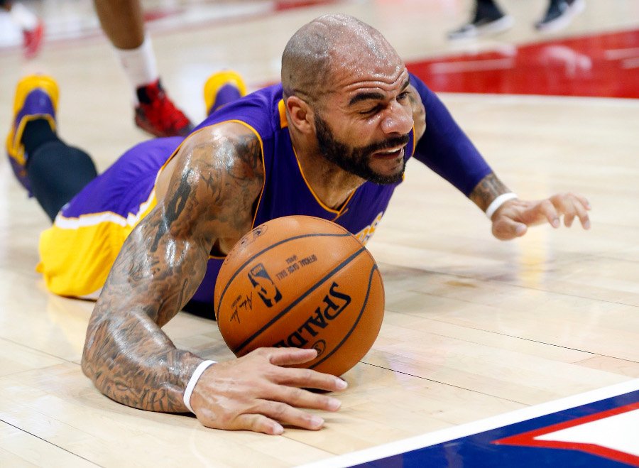 Lakers majú druhý triumf v sezóne, Bryant prekonal hranicu 32 000 bodov