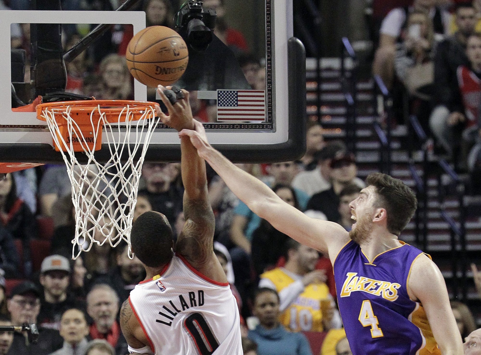 Philadelphia zvíťazila doma až na 15. pokus, suverénne Golden State