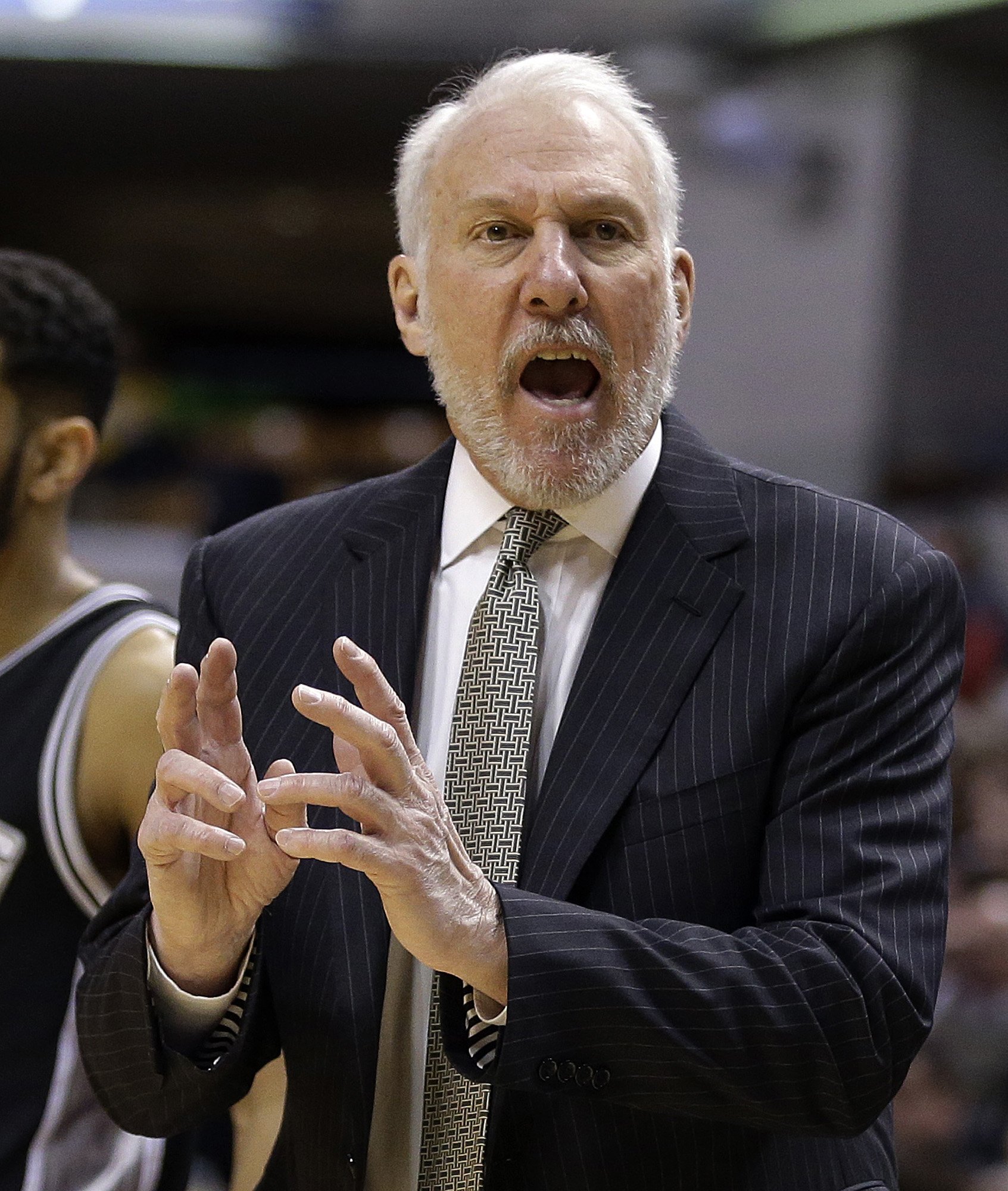 Popovich má ako deviaty kouč v histórii tisíc víťazstiev v kariére