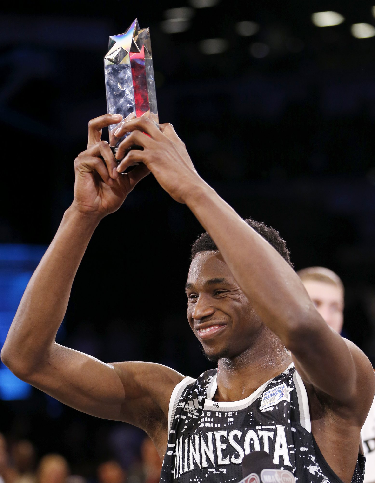 Výber sveta zdolal USA, MVP pre Wigginsa (video)