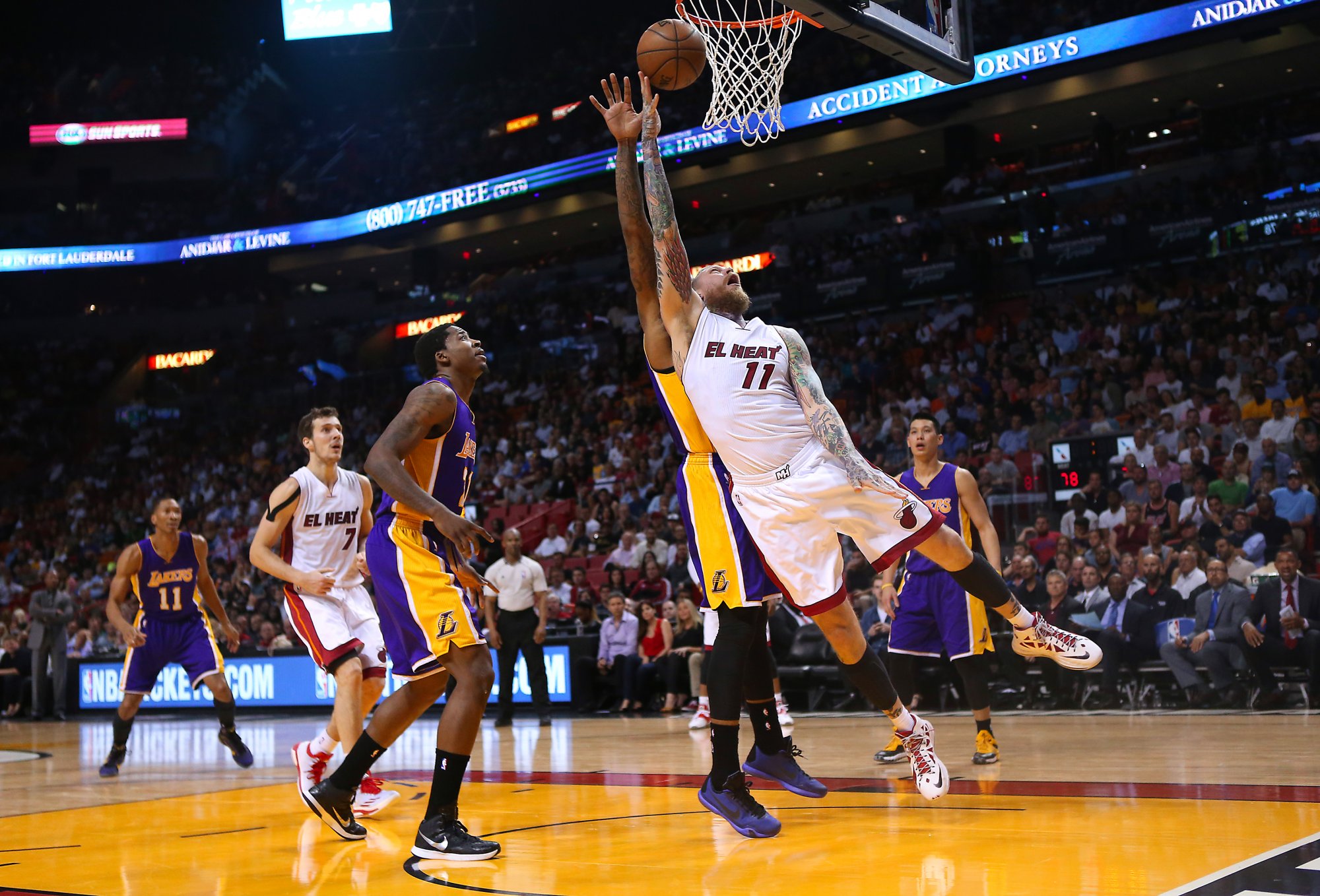 Westbrook s ochrannou maskou napodobnil Jordana