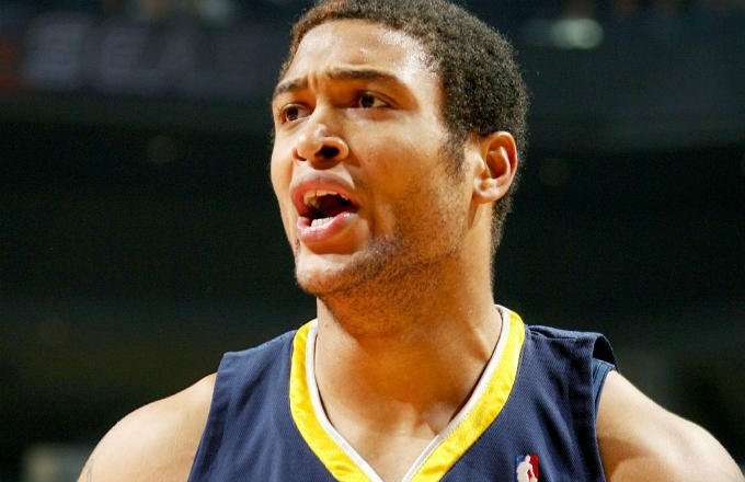 Mal milióny, hral v NBA a skončil v McDonalde