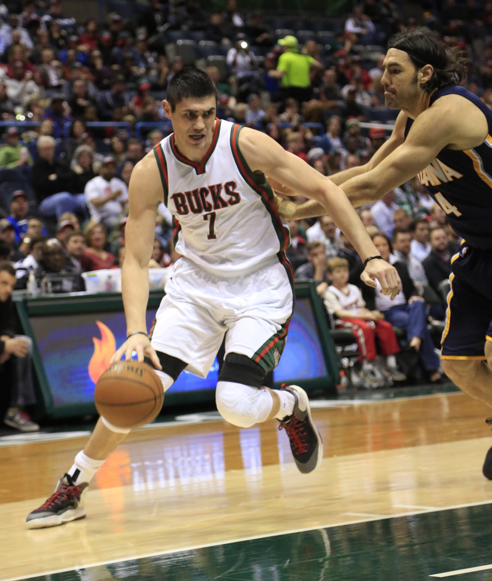 Milwaukee potiahol k výhre nad Indianou Turek Ilyasova