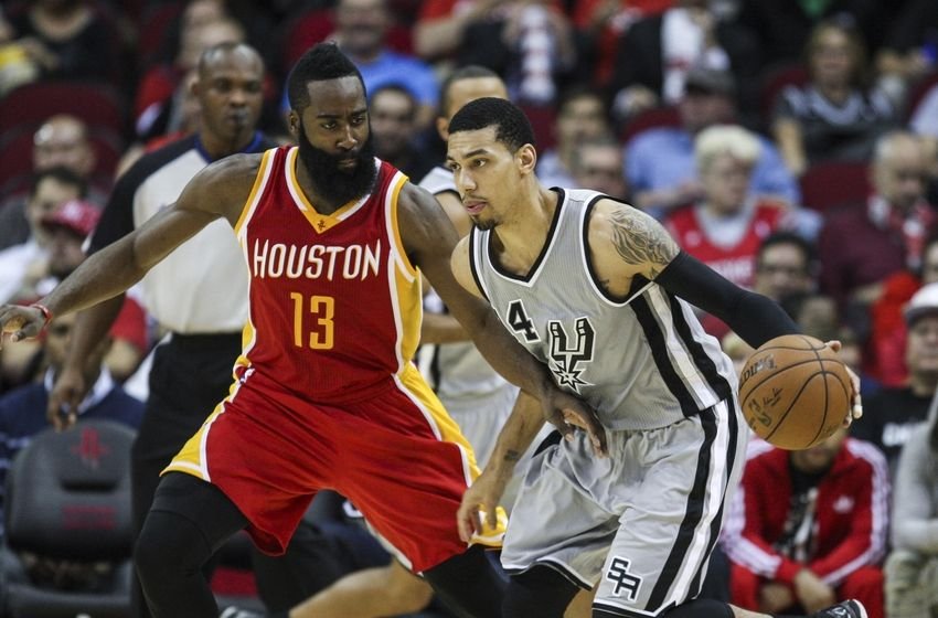 San Antonio vyhralo deviaty zápas za sebou, Cleveland s divíznym titulom