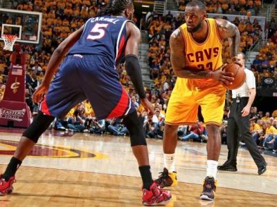 Cleveland delí od postupu do finále jedna výhra, triple double Jamesa