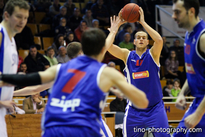 Hašan môže v Karlovke skĺbiť prácu s basketbalom