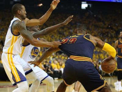 LeBron prináša zázraky, má na titul aj s priemernými hráčmi
