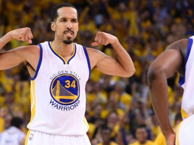 Hrozila mu amputácia nohy, teraz oslavuje titul NBA