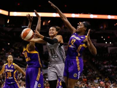 WNBA: Connecticut vyhral na palubovke LA Sparks 76:68