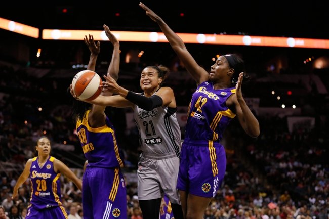 WNBA: Connecticut vyhral na palubovke LA Sparks 76:68