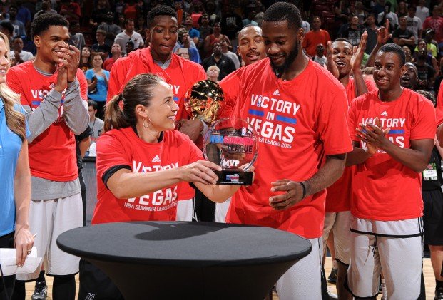 NBA je mužský svet? Becky Hammonová ukazuje opak