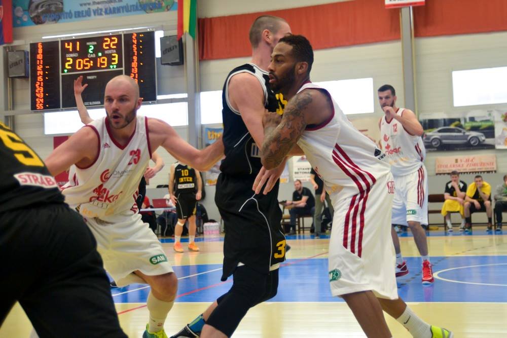 Komárno prvým finalistom play-off?