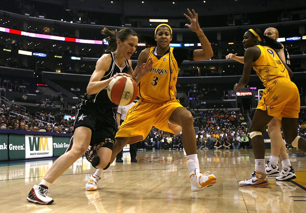 LA Sparks s Toliverovou vyhrali v San Antoniu