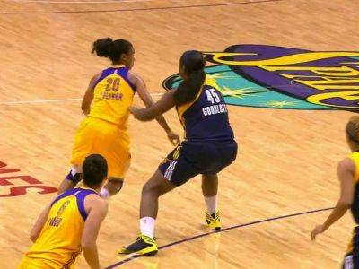 LA Sparks prehrali s Indianou 68:79,Toliverová so 4 bodmi