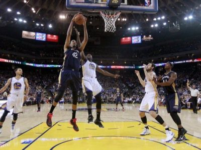 Golden State vykročil za obhajobou triumfom nad New Orleans 111:95