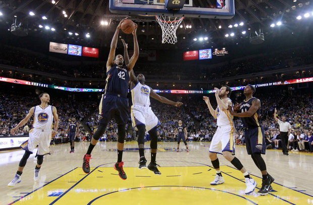 Golden State vykročil za obhajobou triumfom nad New Orleans 111:95