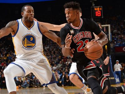 Golden State Warriors opäť triumfovali a atakujú ligový rekord