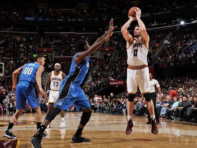Cleveland zdolal Orlando, James v prvej 25-ke v počte bodov i asistencií