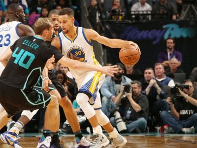 Golden State Warriors natiahli rekordnú víťaznú sériu na 20 zápasov