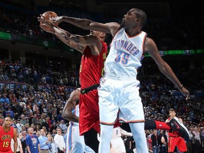 Darilo sa domácim, Oklahoma zdolala Atlantu a Durant dosiahol triple-double