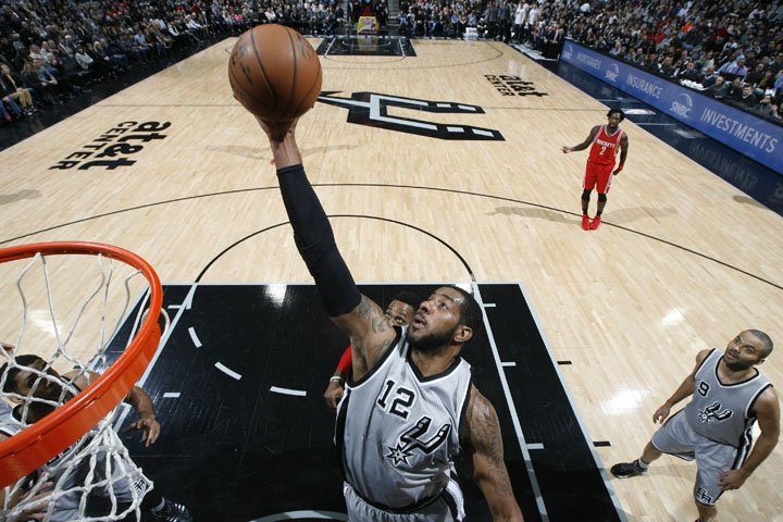 Spurs a Warriors doma stále nezdolaní, Duncan prvýkrát bez bodu