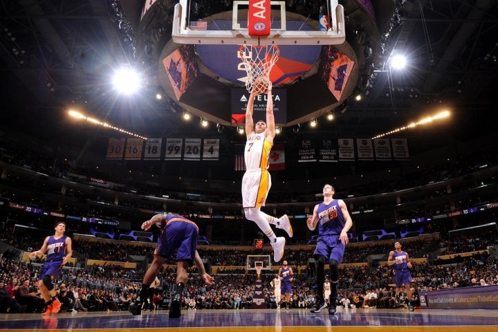LA Lakers vyhrali tretí duel v sérii, Butler prekonal Jordana