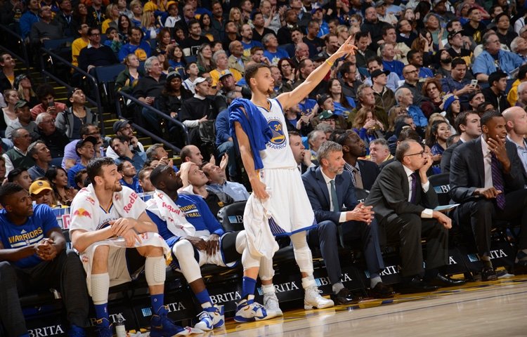 Warriors zdolali Charlotte a natiahli víťaznú sériu na domácej palubovke