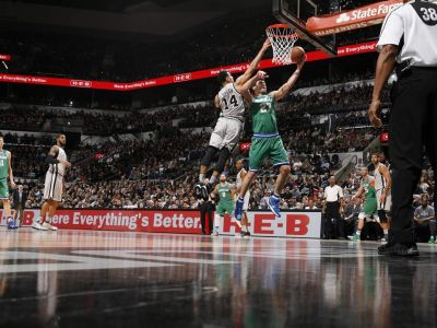 Spurs s 11. triumf v rade, Dallas pokorili 112:83