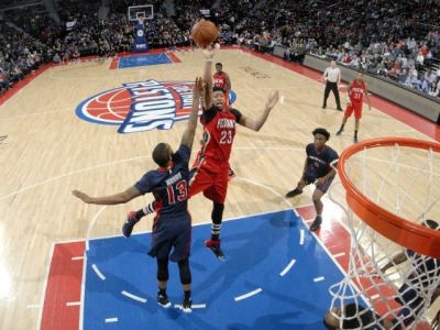 Davis s 59 bodmi rekordérom sezóny, Phoenix s 11. prehrou v rade