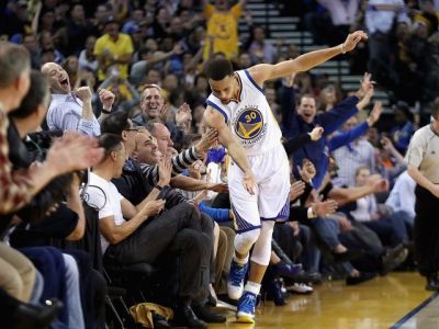 Warriors zdolali Oklahomu City a vyrovnali historický rekord Chicaga