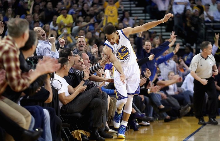 Warriors zdolali Oklahomu City a vyrovnali historický rekord Chicaga
