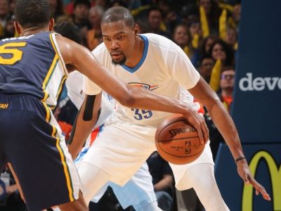 Oklahoma zdolala Utah, Westbrook sériu s triple-double nenatiahol
