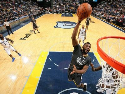 Golden State atakuje rekord Chicaga, nad Memphisom zvíťazil 100:99