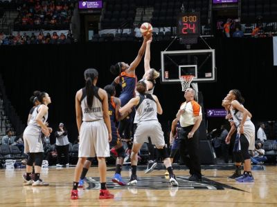 Hráčky Connecticut Sun uspeli v San Antoniu proti Stars