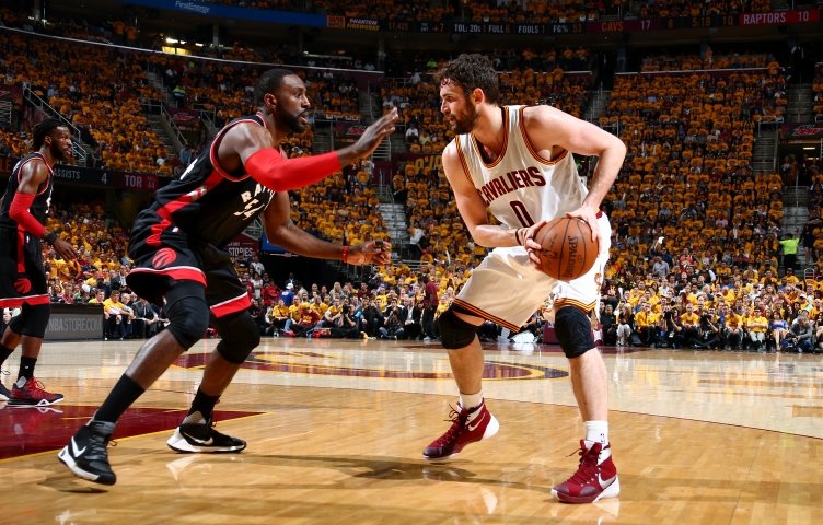Cleveland zdolal Toronto a je jednu výhru od postupu do finále