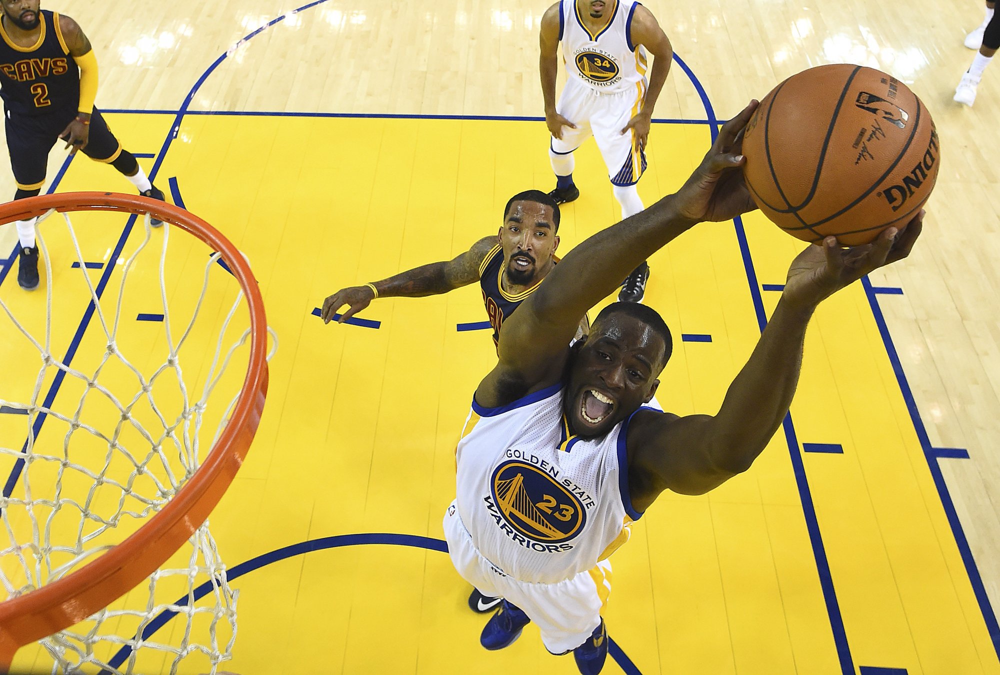 Golden State zatiaľ historicky drví Cleveland