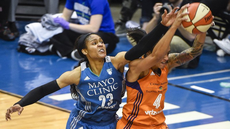 Lynx a Sparks naďalej vedú tabuľku WNBA so 100% bilanciou