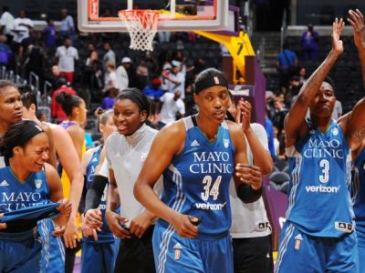 LA Sparks nezvládli súboj o čelo a podľahli Lynx na domácej palubovke