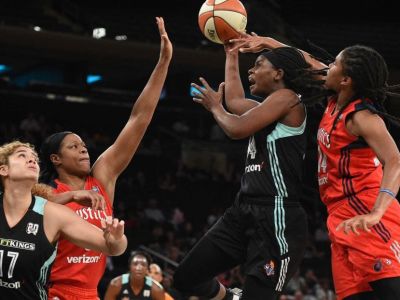 Mystics vyhrali v New Yorku a stále živia nádej na play off