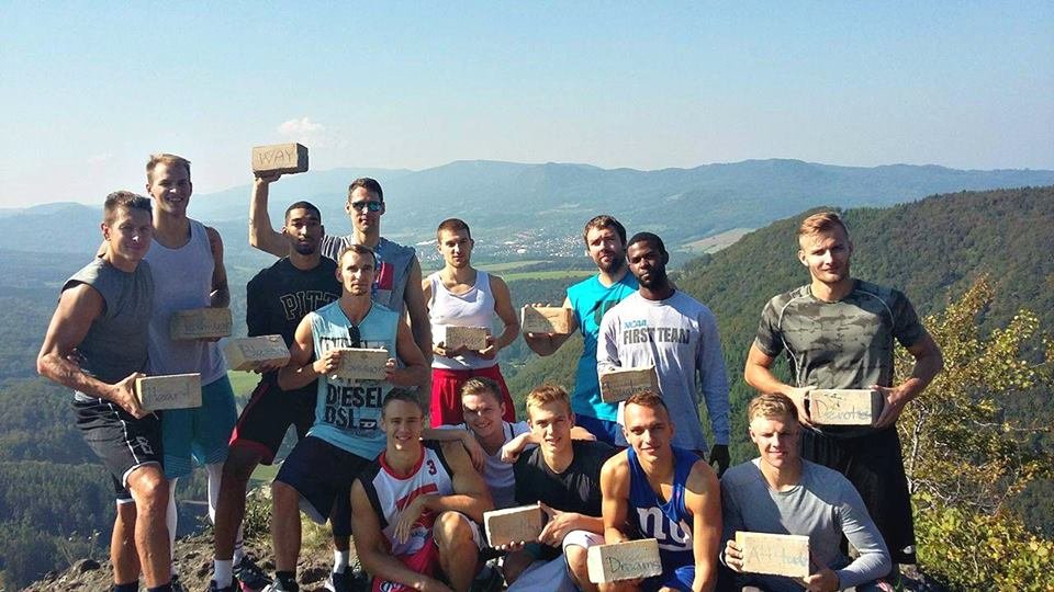 Tréner Handlovej rád motivuje hráčov. Chce, aby premýšľali viac emočne než racionálne